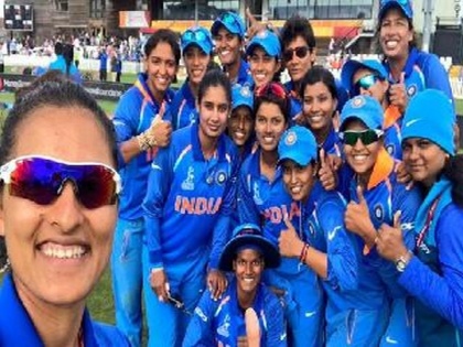 Indian Women's Cricket team arrives in India to grand welcome | VIDEO- महिला टीमचं मुंबई विमानतळावर शानदार स्वागत